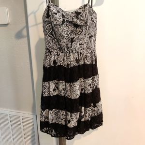 Strapless, black & white, lace dress